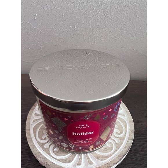 Bath And Body Works HOLIDAY Scented Candle 3 Wick BBW - Picture 2 of 4